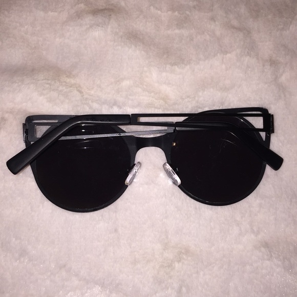 Cat Eye Sunglasses - Picture 2 of 10